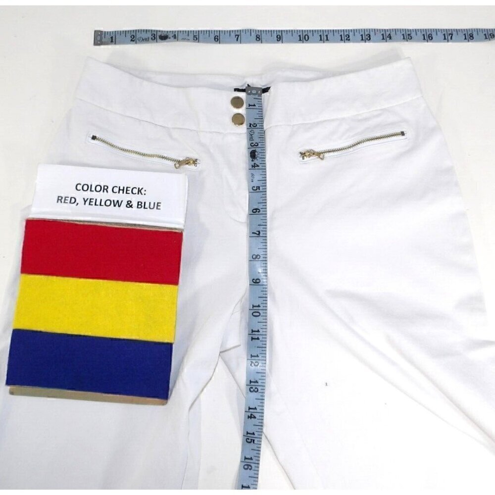 ALFANI white mid rise light weight woman's shorts 15" inseam women's size 10 - Picture 2 of 4